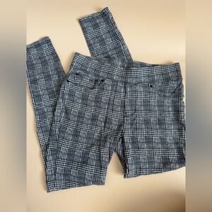 Seven7 Monochrome plaid pull on legging small